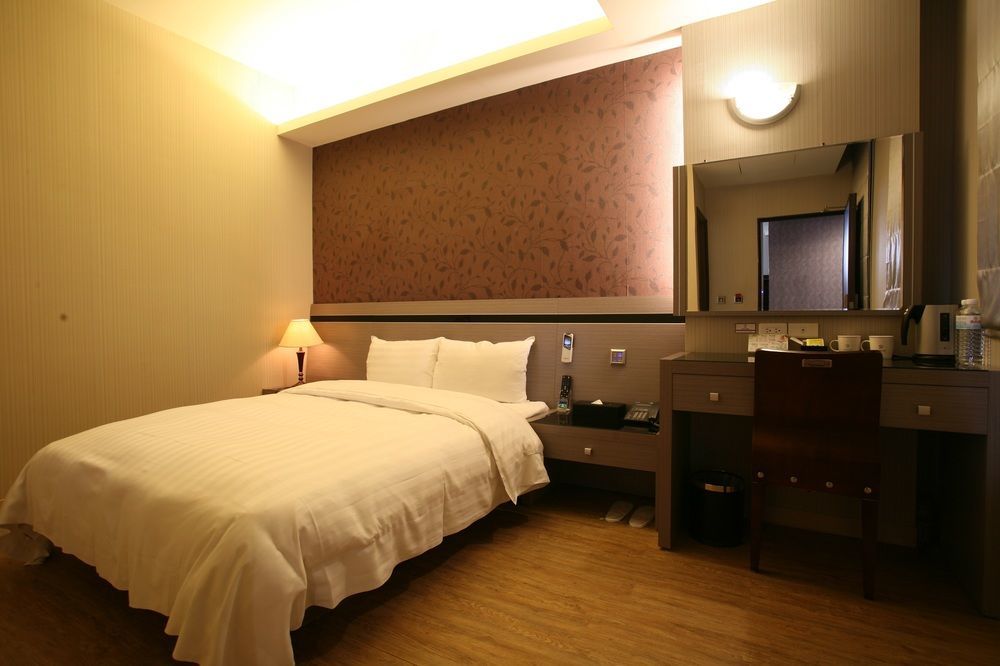 Military 75 Hotel Taichung Esterno foto