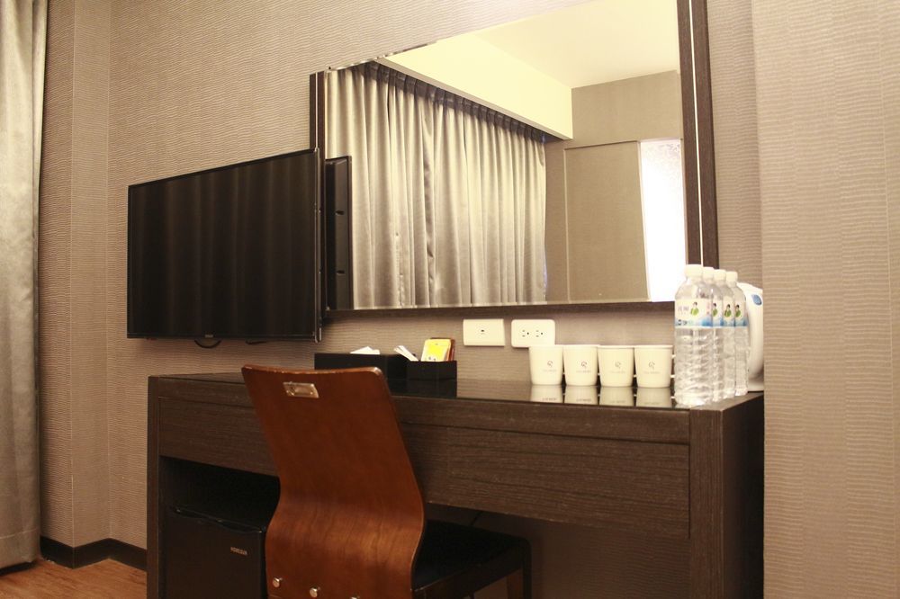 Military 75 Hotel Taichung Esterno foto