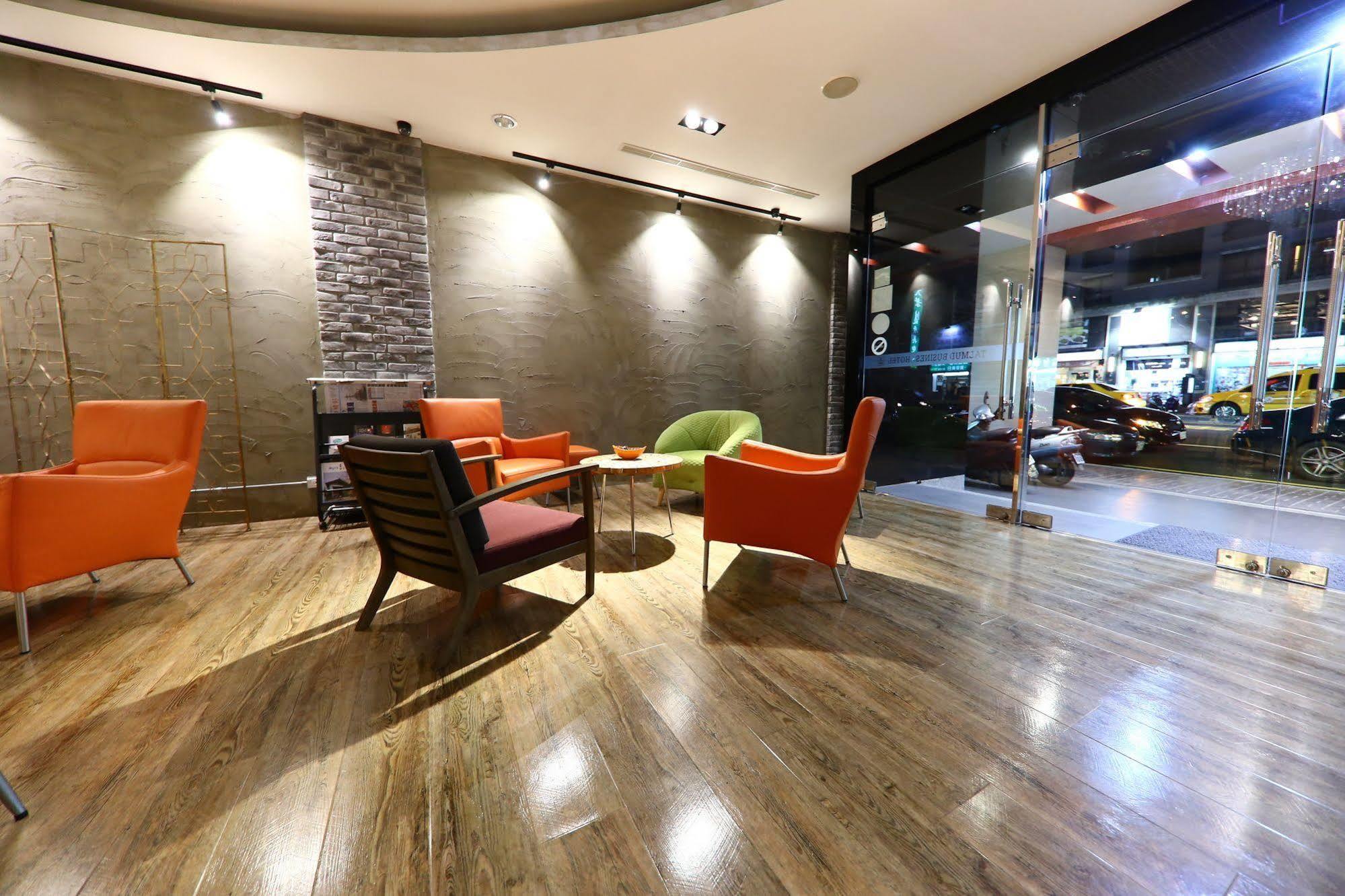 Military 75 Hotel Taichung Esterno foto